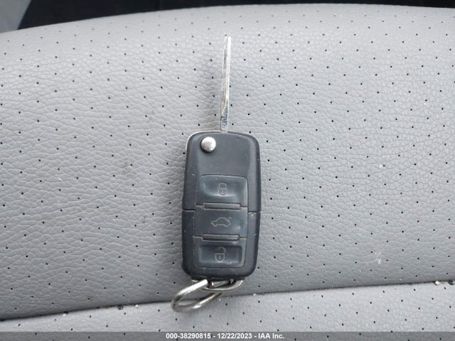 2008 VOLKSWAGEN JETTA WOLFSBURG VIN: 3VWRA71KX8M190425