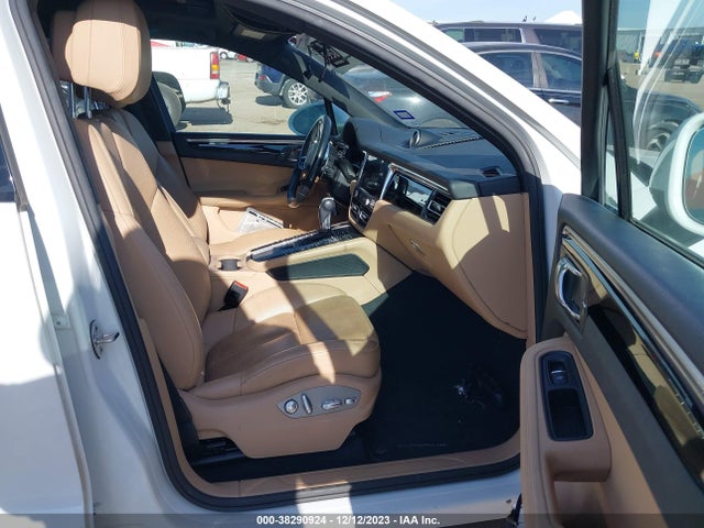 2019 PORSCHE MACAN WP1AA2A54KLB07768 Photo 4