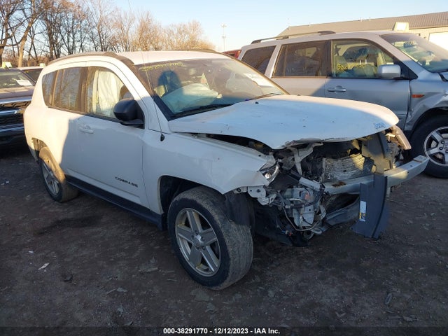 2016 1C4NJCBA3GD699718 головне зображення