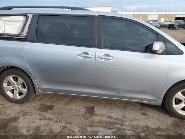 2017 TOYOTA SIENNA LE 8 PASSENGER VIN: 5TDKZ3DC1HS791054