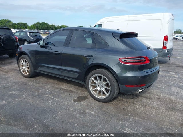 2017 PORSCHE MACAN WP1AA2A51HLB03380 Photo 2