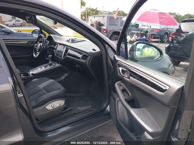 2017 PORSCHE MACAN WP1AA2A51HLB03380 Photo 4