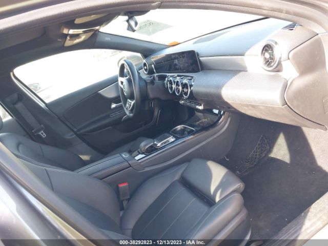 WDD3G4FB5KW026592 Mercedes-Benz A 220 4matic