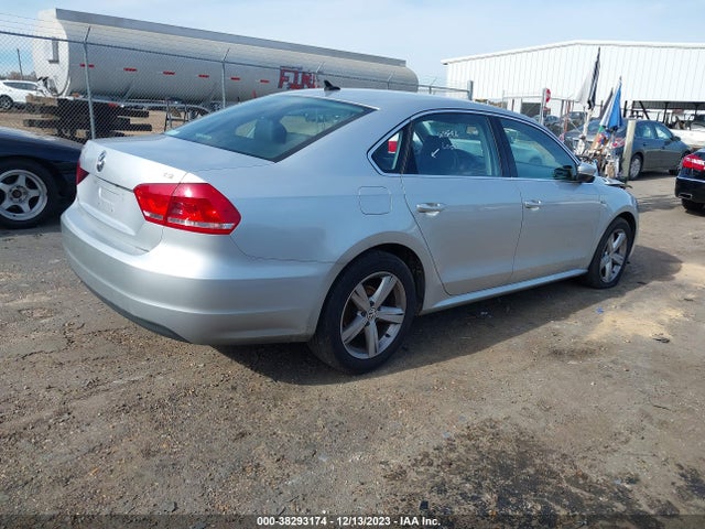 1VWAS7A34FC111719 Volkswagen Passat 1.8t Limited Edition