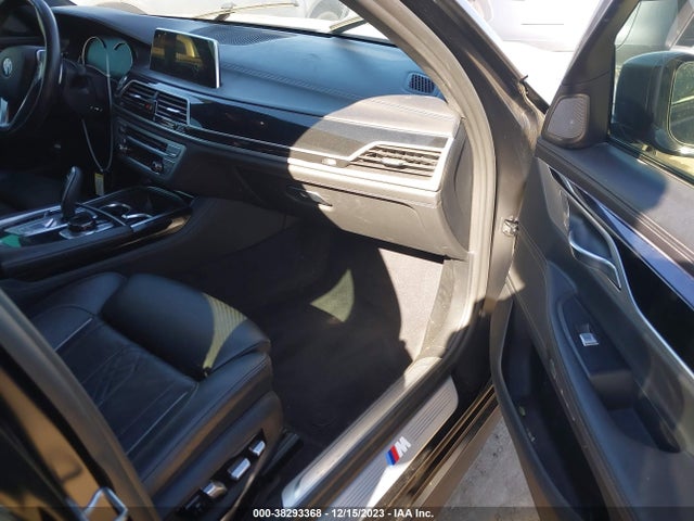 WBA7F0C55JGM24025 BMW 750i