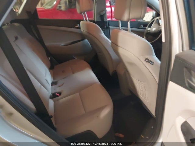 Hyundai TUCSON SE 2018 KM8J2CA46JU660292 Image 8