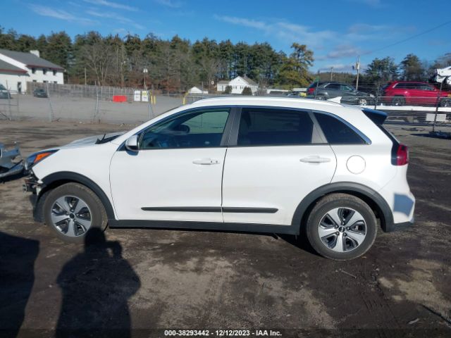 KNDCB3LCXK5351826 KIA NIRO LX