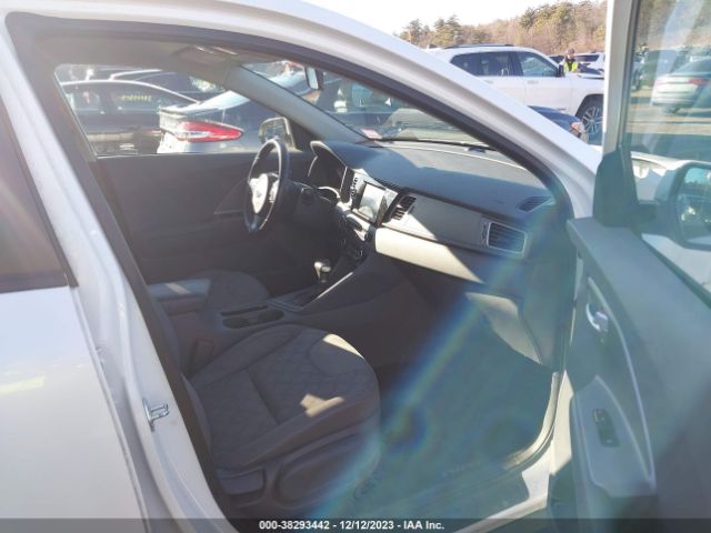 KNDCB3LCXK5351826 KIA NIRO LX