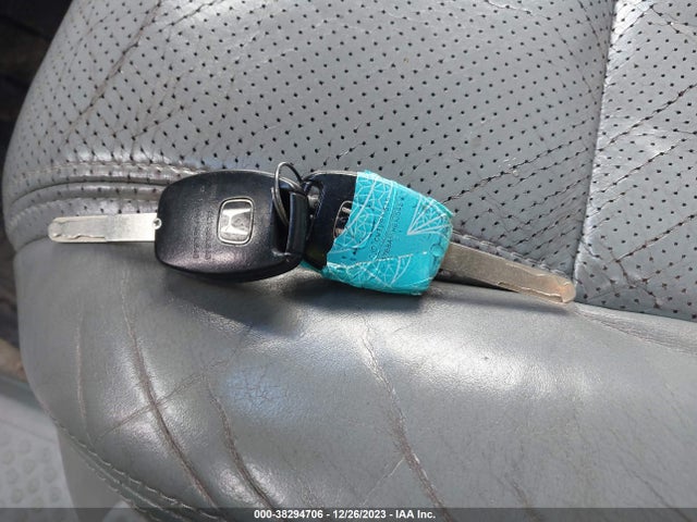 2005 HONDA PILOT EX-L VIN: 2HKYF18665H516549