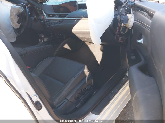 2019 LEXUS ES 300H VIN: JTHB21B18K2030688