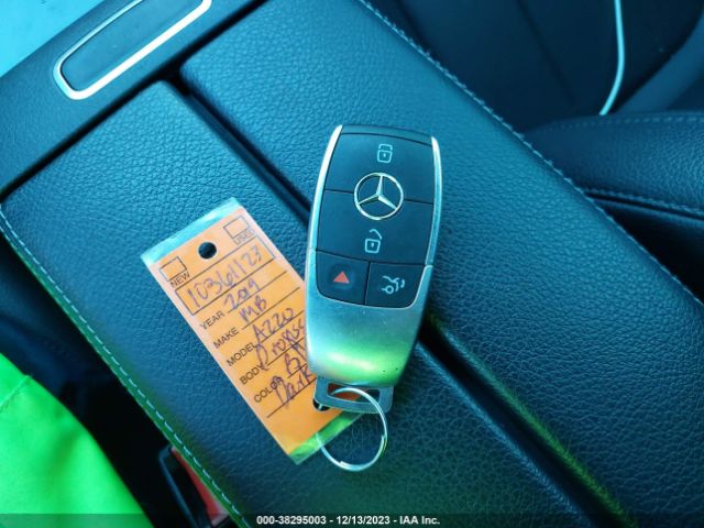 WDD3G4FB9KW018544 Mercedes-Benz A 220 4matic