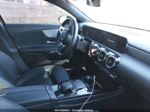 WDD3G4FB9KW018544 Mercedes-Benz A 220 4matic