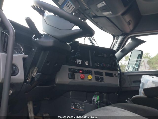 2021 FREIGHTLINER CASCADIA 126 3AKJHHDR5MSMS2979 Photo 4