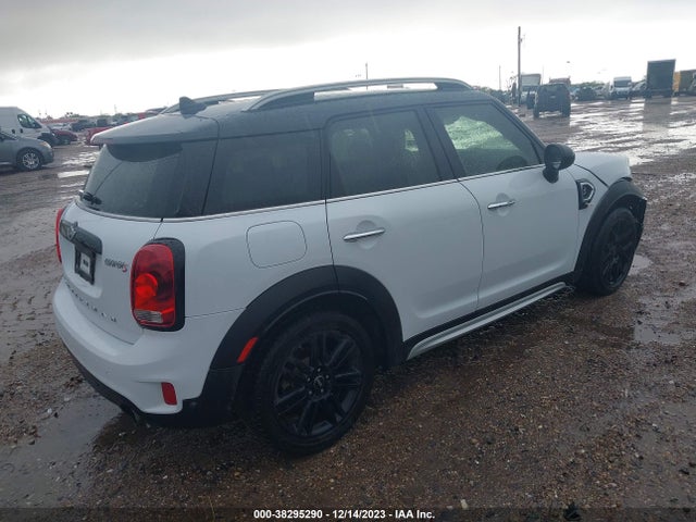 2018 MINI COUNTRYMAN WMZYT3C30J3E93375 Photo 3