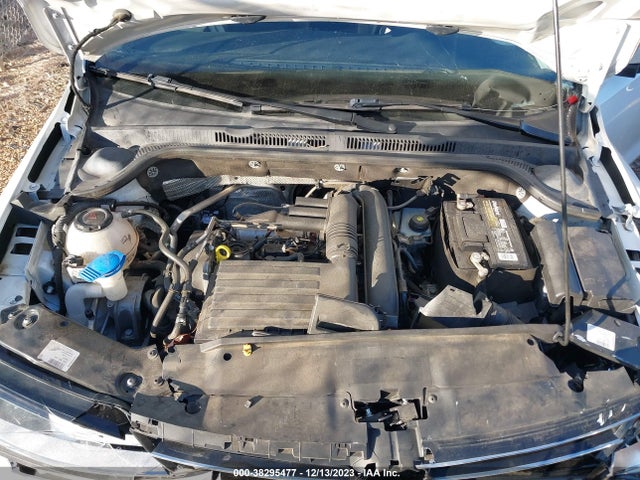 3VWDB7AJ0JM263225 Volkswagen Jetta 1.4t Se/1.4t Wolfsburg Edition