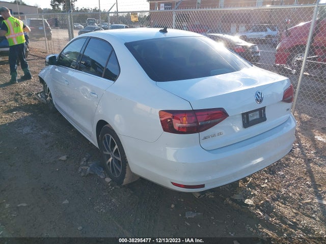 3VWDB7AJ0JM263225 Volkswagen Jetta 1.4t Se/1.4t Wolfsburg Edition