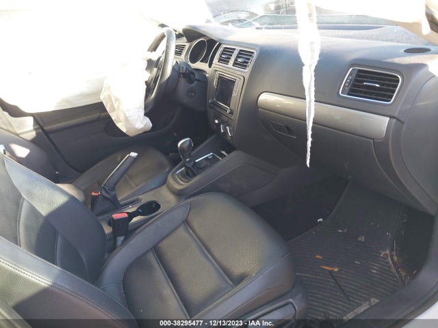 3VWDB7AJ0JM263225 Volkswagen Jetta 1.4t Se/1.4t Wolfsburg Edition