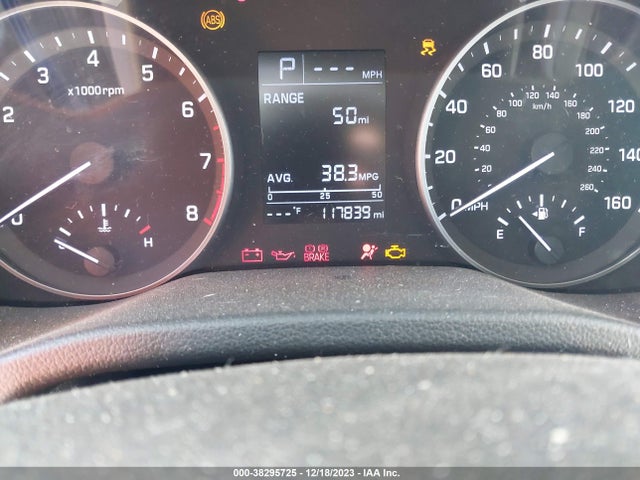 2018 HYUNDAI ELANTRA SE VIN: 5NPD74LF5JH296299