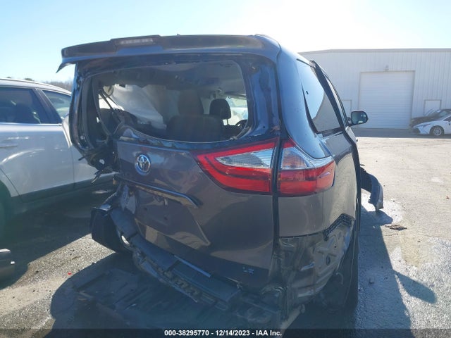 Toyota Sienna Le 8 Passenger 2018 5TDKZ3DC5JS903876 Image 17