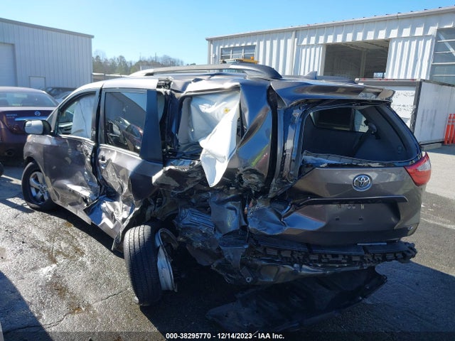 Toyota Sienna Le 8 Passenger 2018 5TDKZ3DC5JS903876 Image 3