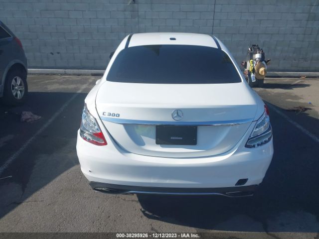 55SWF4JB6FU051852 Mercedes-Benz C 300 Luxury/sport