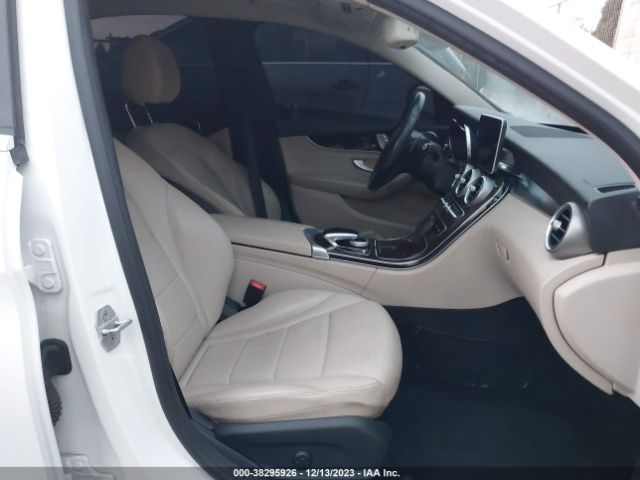 55SWF4JB6FU051852 Mercedes-Benz C 300 Luxury/sport