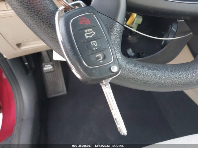 2015 HYUNDAI SONATA SE VIN: 5NPE24AF4FH206685