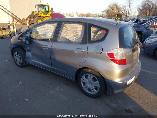 2010 HONDA FIT VIN: JHMGE8H26AC019171