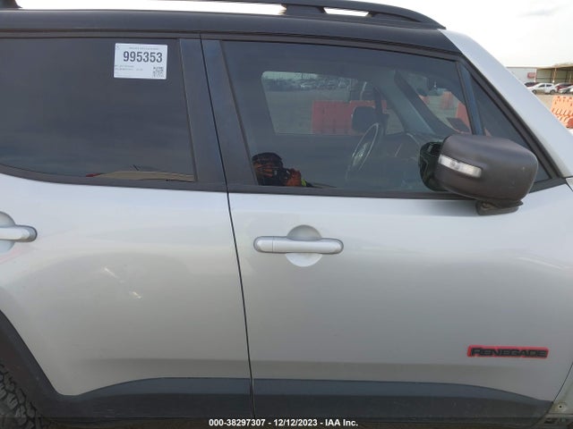 ZACCJBCB6JPG74457 Jeep Renegade Trailhawk 4x4