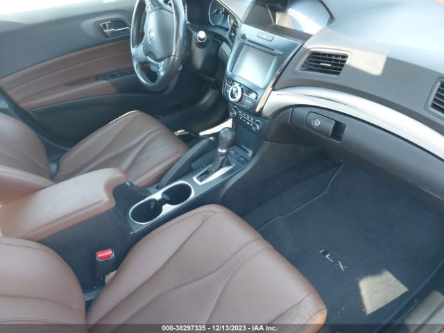 19UDE2F77NA000955 Acura Ilx Premium Package