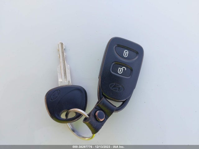 2010 HYUNDAI ACCENT GS VIN: KMHCM3AC2AU184648
