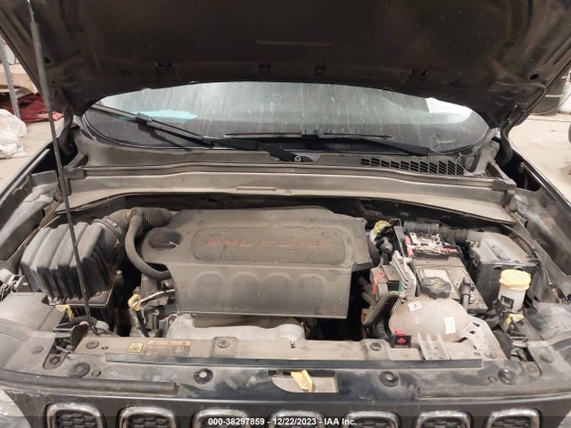 ZACCJBBB8HPF36172 Jeep Renegade Latitude 4x4