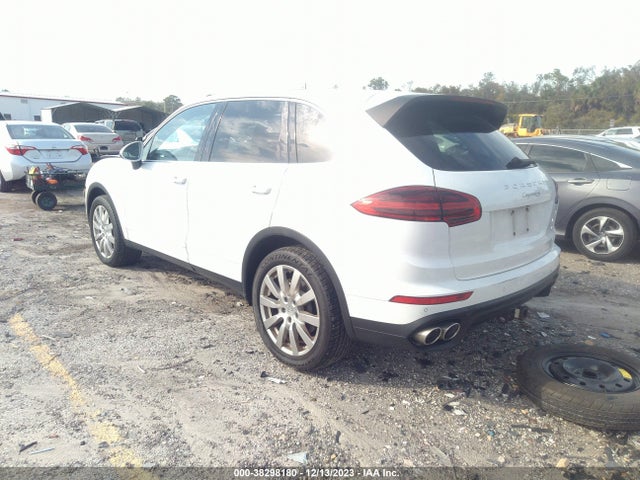 2015 PORSCHE CAYENNE WP1AB2A2XFLA57175 Photo 2