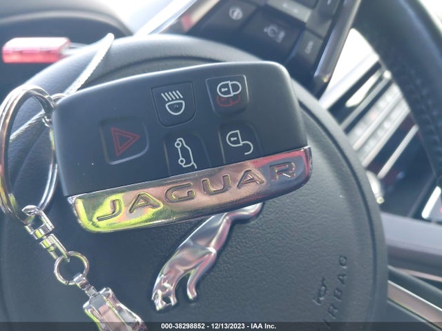 2017 JAGUAR F-PACE SADCM2BV7HA080932 Photo 10