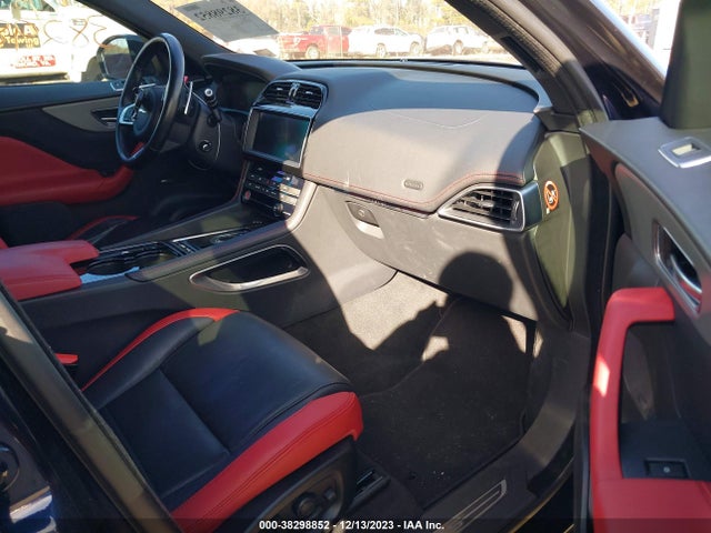 2017 JAGUAR F-PACE SADCM2BV7HA080932 Photo 4