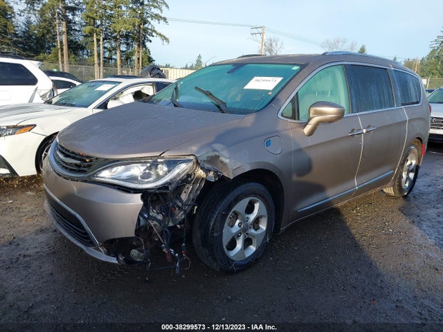 2C4RC1L7XJR105620 Chrysler Pacifica Hybrid Touring L