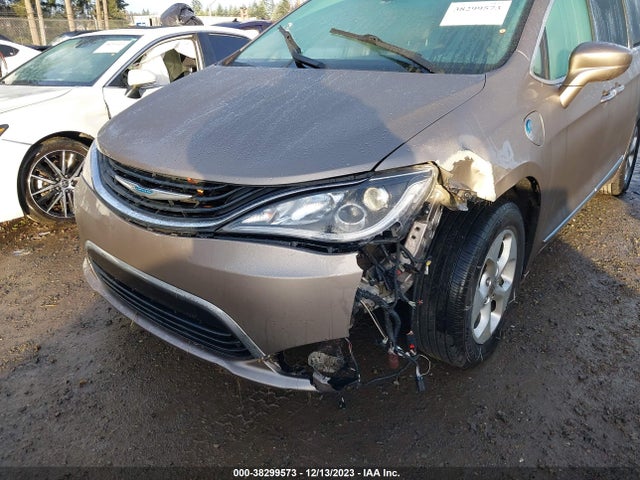 2C4RC1L7XJR105620 Chrysler Pacifica Hybrid Touring L