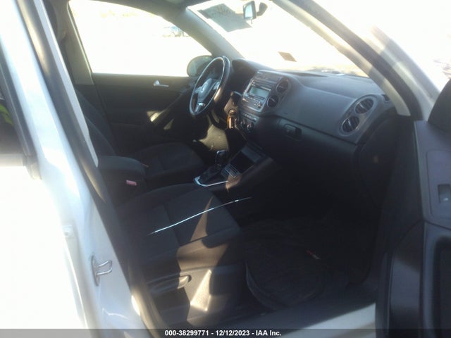 2014 VOLKSWAGEN TIGUAN S VIN: WVGAV3AX4EW614634