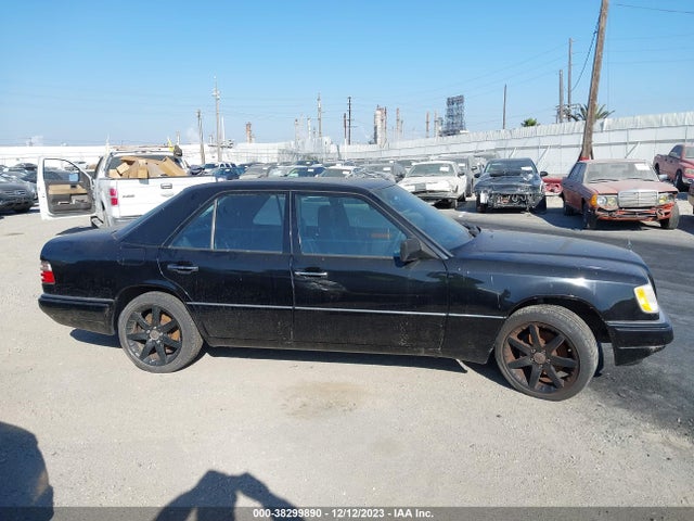 1995 MERCEDES-BENZ E 320 BASE/320 SPECIAL VIN: WDBEA32E3SC256520