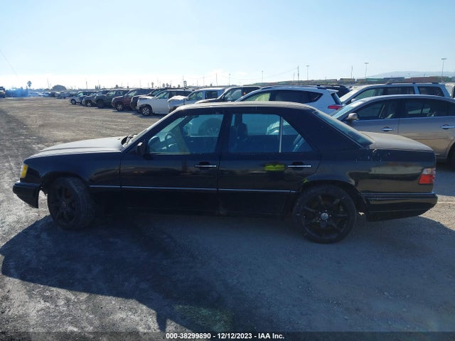 1995 MERCEDES-BENZ E 320 BASE/320 SPECIAL VIN: WDBEA32E3SC256520
