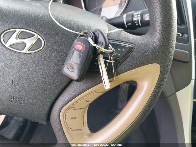 2013 HYUNDAI SONATA GLS VIN: 5NPEB4AC2DH568842