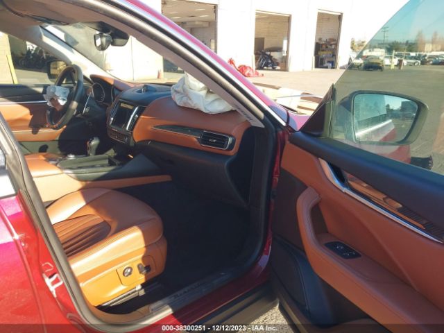 2017 MASERATI LEVANTE ZN661YUS1HX222596 Photo 4