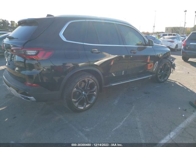 2019 BMW X5 5UXCR6C54KLL26669 Photo 3