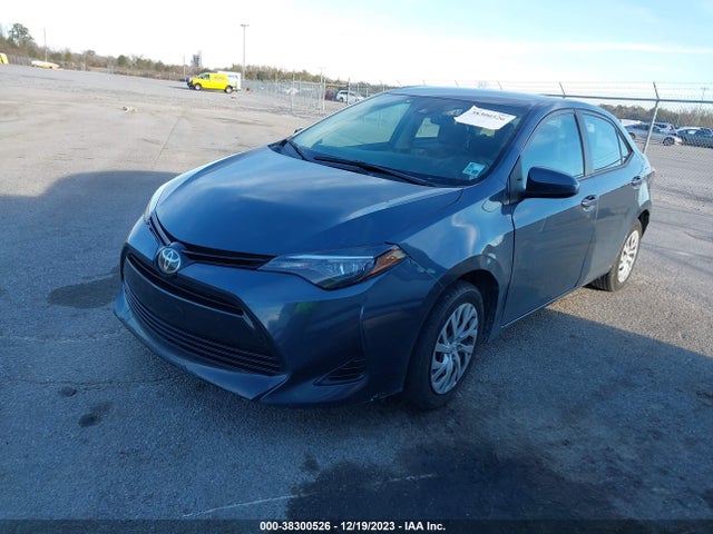 Toyota COROLLA LE 2018 5YFBURHE0JP798430 Image 2