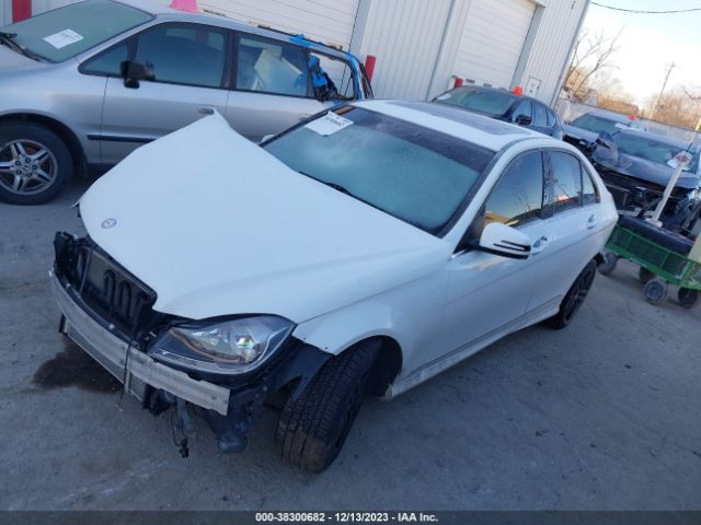 2013 MERCEDES-BENZ C-CLASS WDDGF8AB2DR255266 Photo 1