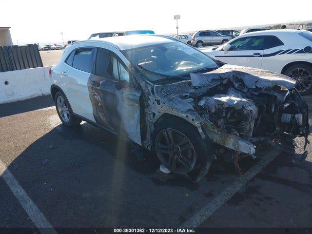Mercedes-Benz GLA 250 2015 WDCTG4EB4FJ128460 Image 1