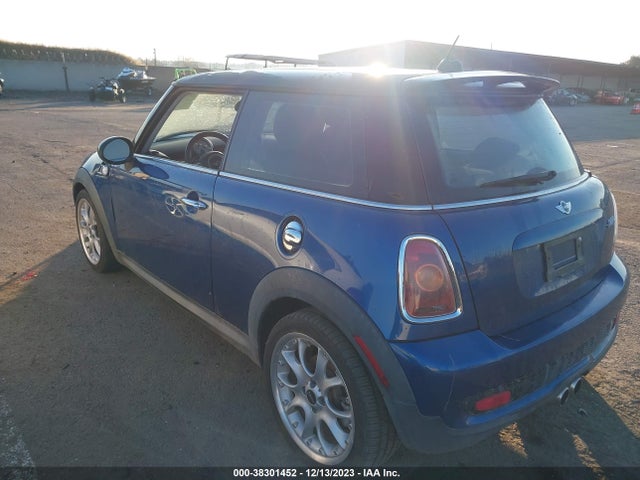 2008 MINI COOPER S WMWMF735X8TT90130 Photo 2