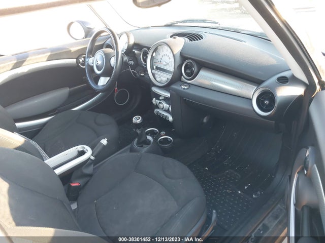 2008 MINI COOPER S WMWMF735X8TT90130 Photo 4