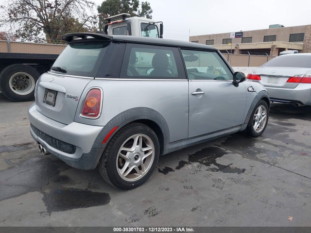 2007 MINI COOPER S WMWMF73507TL85131 Photo 3