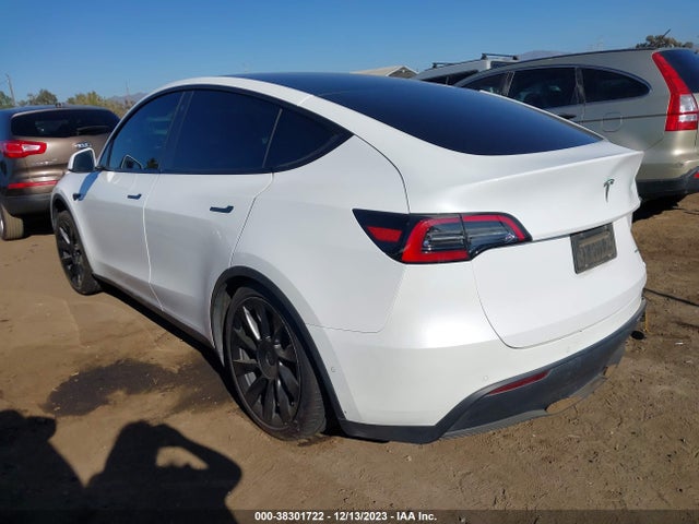 2021 TESLA MODEL Y 5YJYGDEE8MF240897 Photo 2
